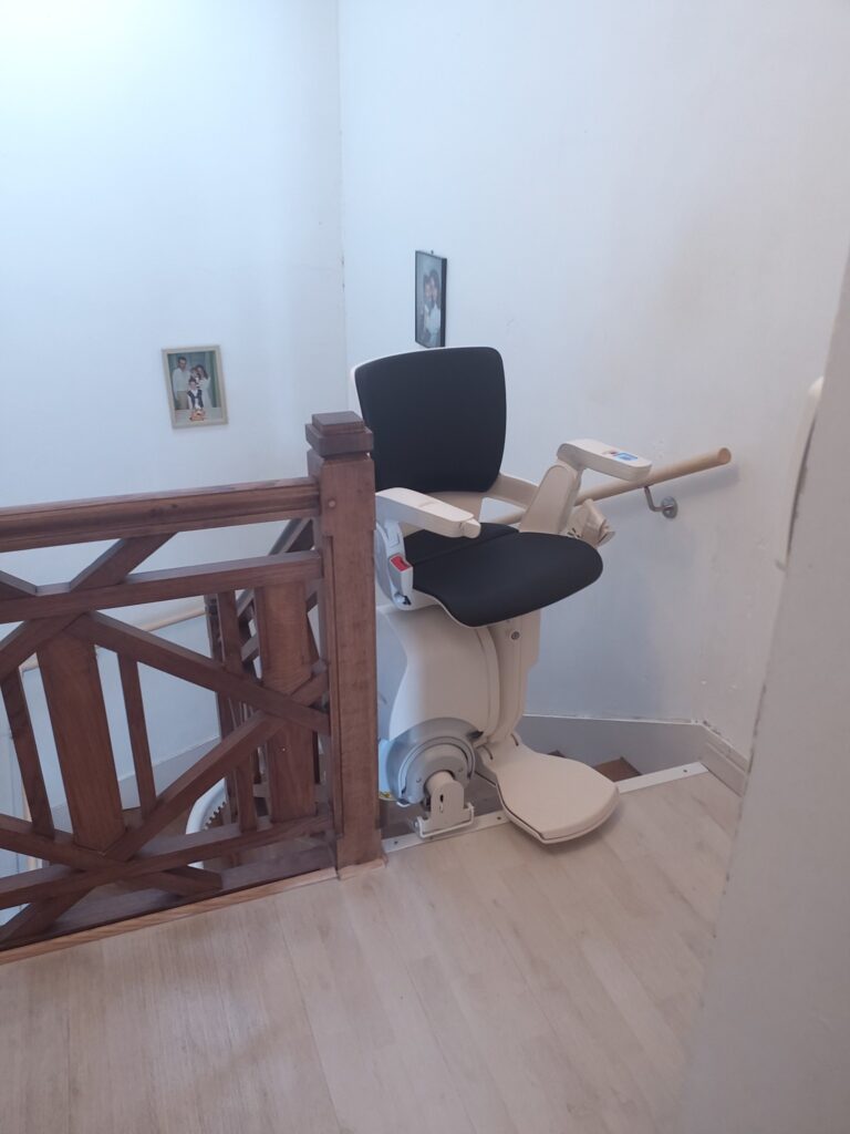 Monte-escalier courbe Otolift Modul'Air Smart à NAntiat