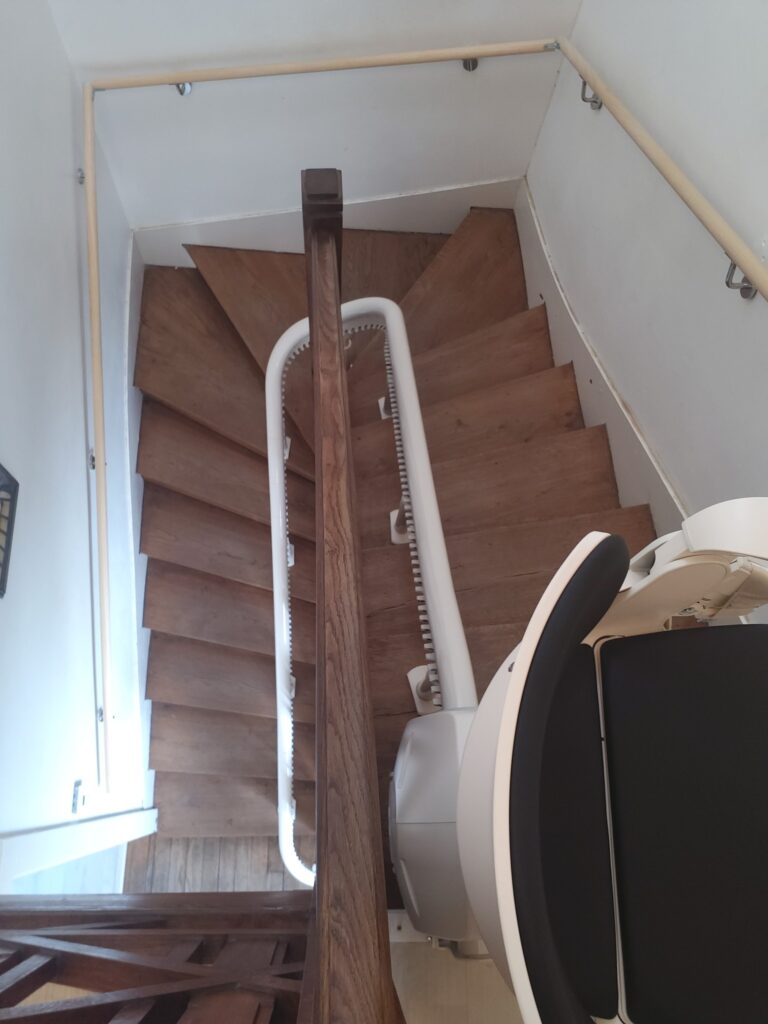 Monte-escalier courbe Otolift Modul'Air Smart à NAntiat