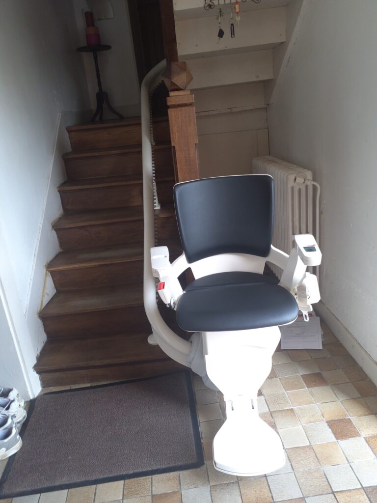 Monte-escalier courbe Otolift Modul'Air Smart à NAntiat